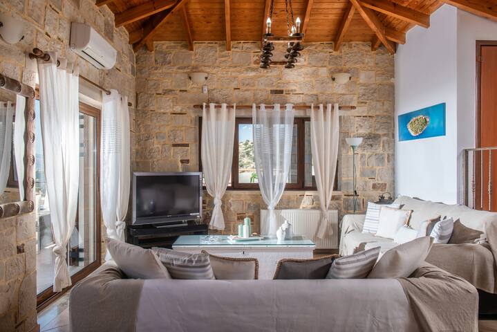 Villa Elisavet – beautiful house + amazing views! gallery image 4