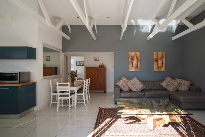 Top Floor | Sea Views | 2 bed 2 Bath gallery image 5