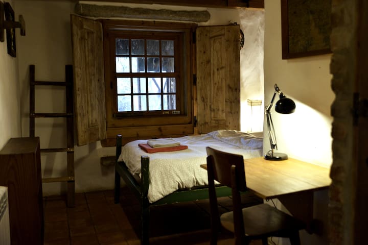 Single room in a Organic Farm house