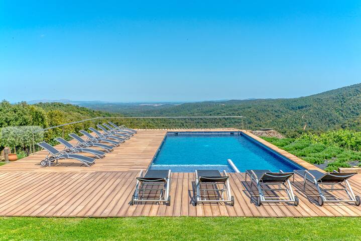 Gorgeous Catalan Villa with stunning views gallery image 2