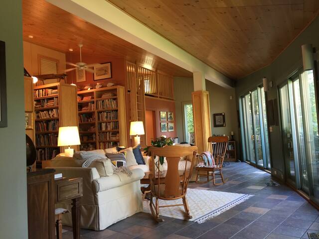 Home with private pool [Permit#: T2021032485] gallery image 2