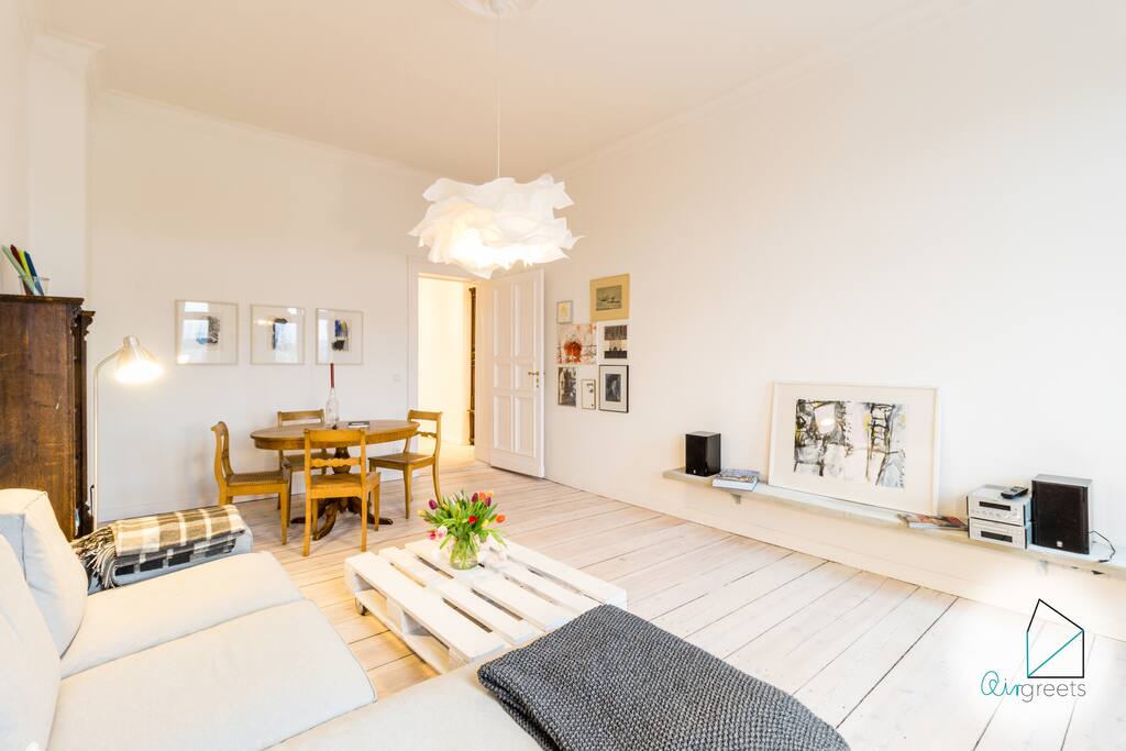 Because of the wide windows & nice looking decor, the living area is very light-flooded.