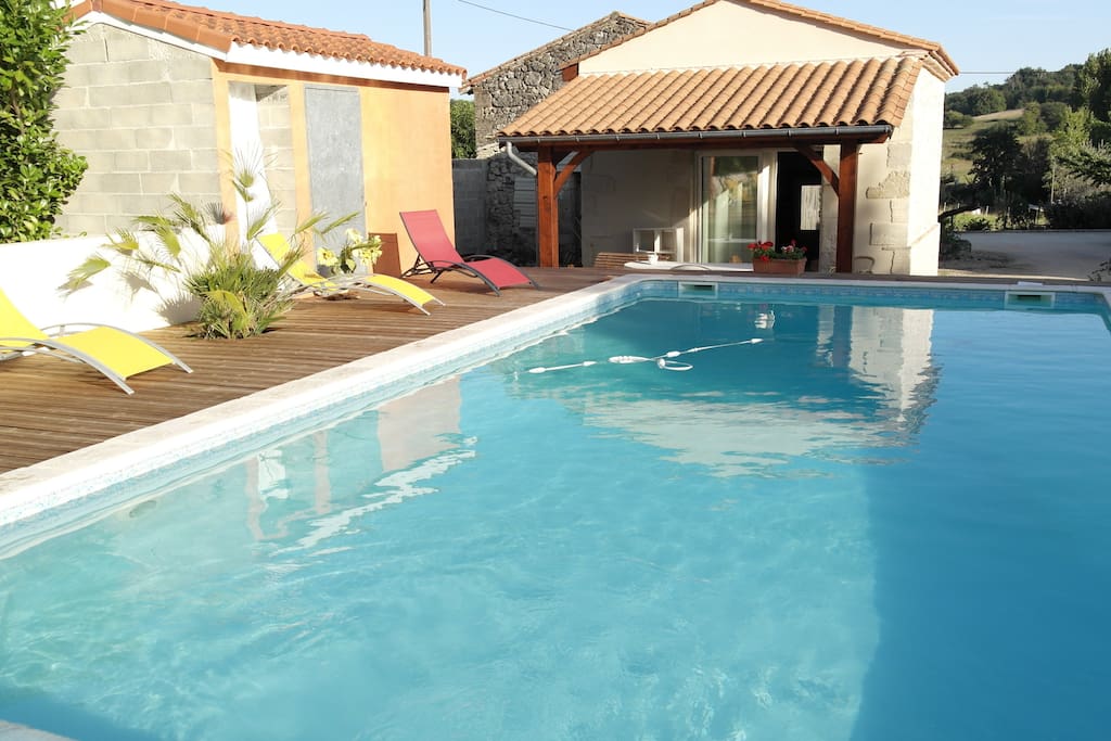 piscine 5/10M au sel avec en face chambre indépendante ( 1 lit double)