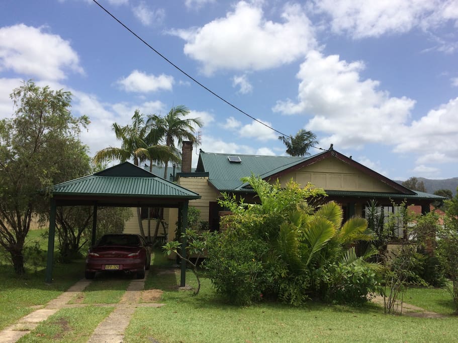 Lovely freestanding home with apartment at rear