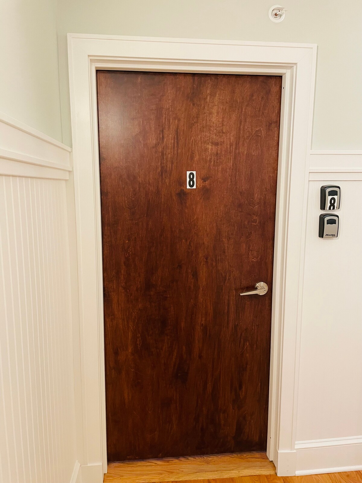 Unit 8, Queen Bed,  Fast Wi-Fi, Elevator @Old City