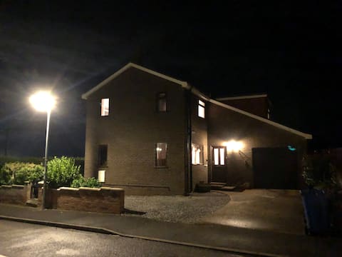 Number One, 4bed next to Dunedin, 8 mins to beach