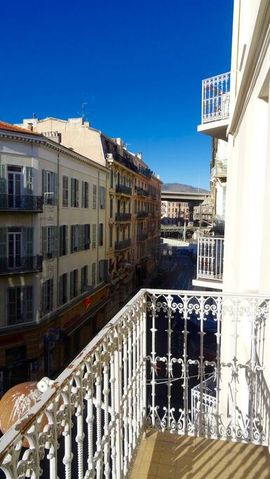 Balcon ensoleillé