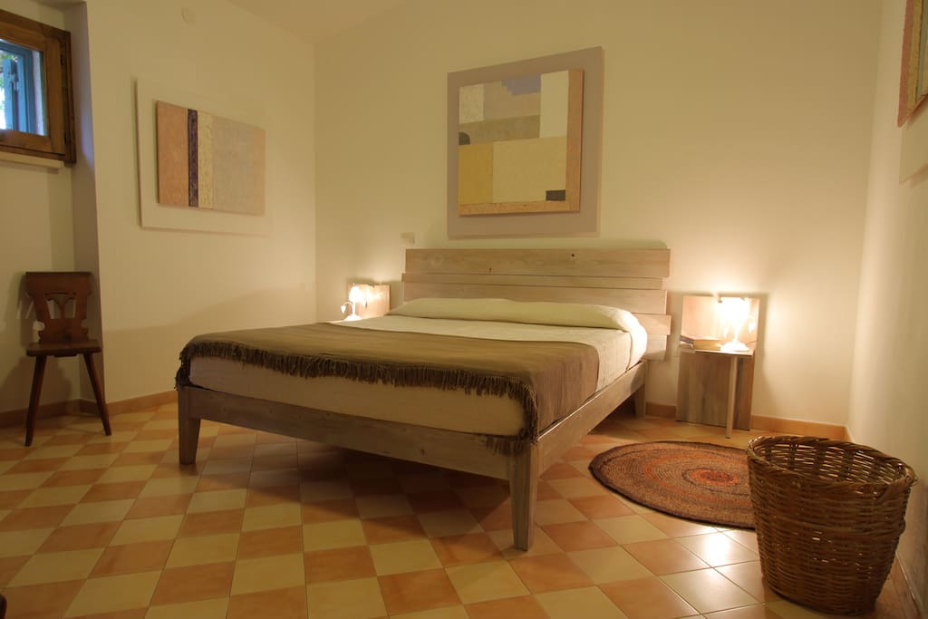 Stanza con letto matrimoniale
