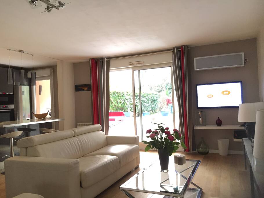 Son living double et sa cuisine ouverte de 40m2