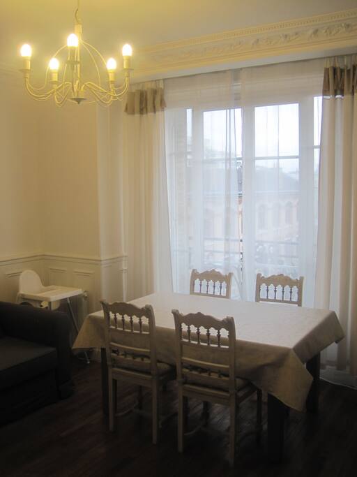 Living Room - Dinner Space