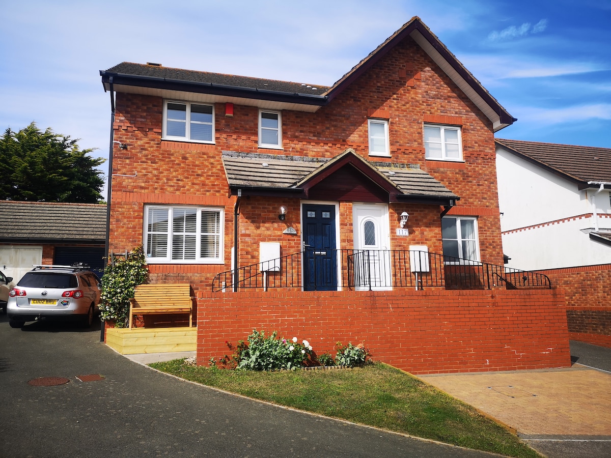 Popular Airbnb listing: Gannel View Beach House, Pentire in Newquay