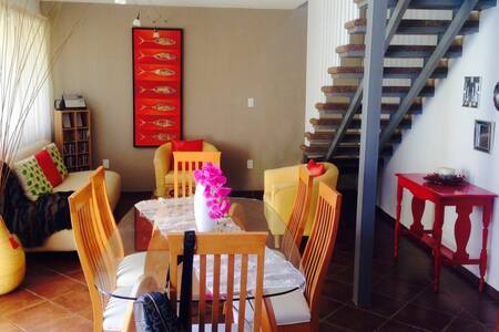 Preciosa casa con vista panorámica y jacuzzi.