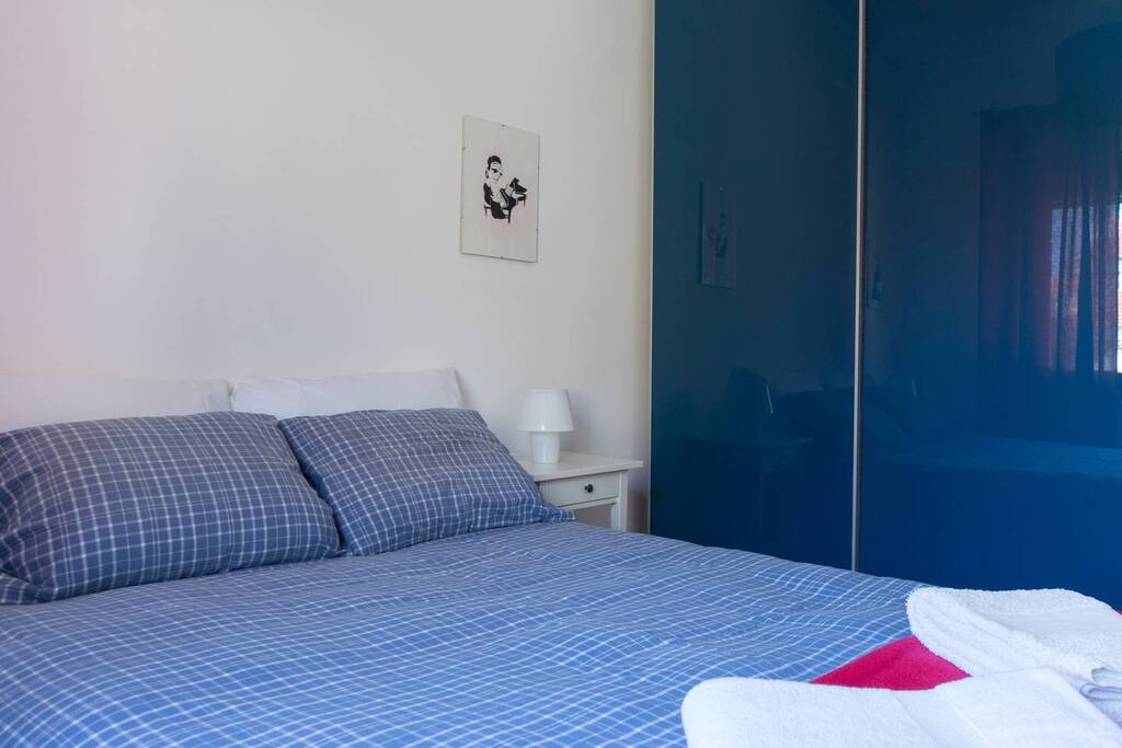 Bedroom with double bed and closet