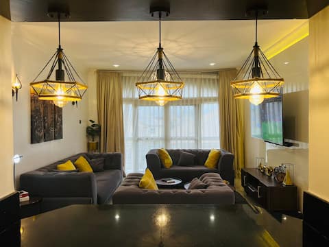 Redbronzes Luxury Apt.... styled with panache...