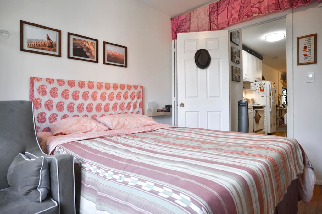 master bedroom, queen sized bed