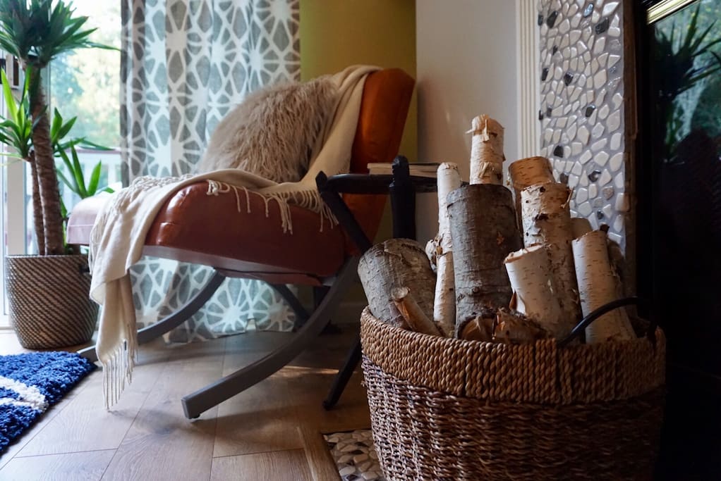 Decor is mid-century modern with touches of the Northwest. A chic and cozy combination.