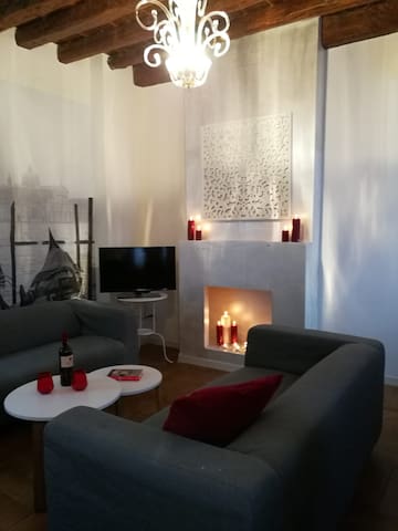 Canal view & patio charme apartment at MaisonMarea