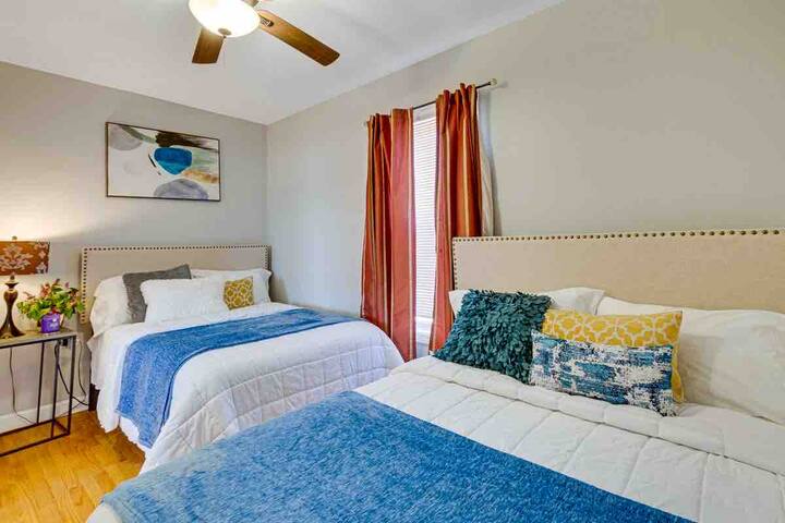 Unique 2 floors 8 beds 4 bath public transit gallery image 5