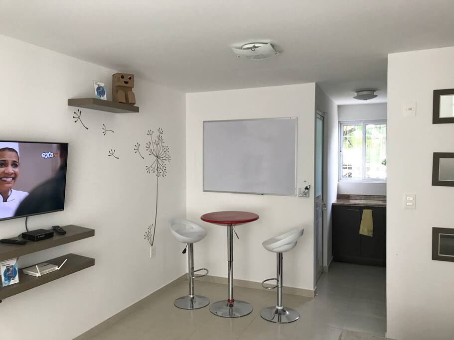 Comedor y área de trabajo