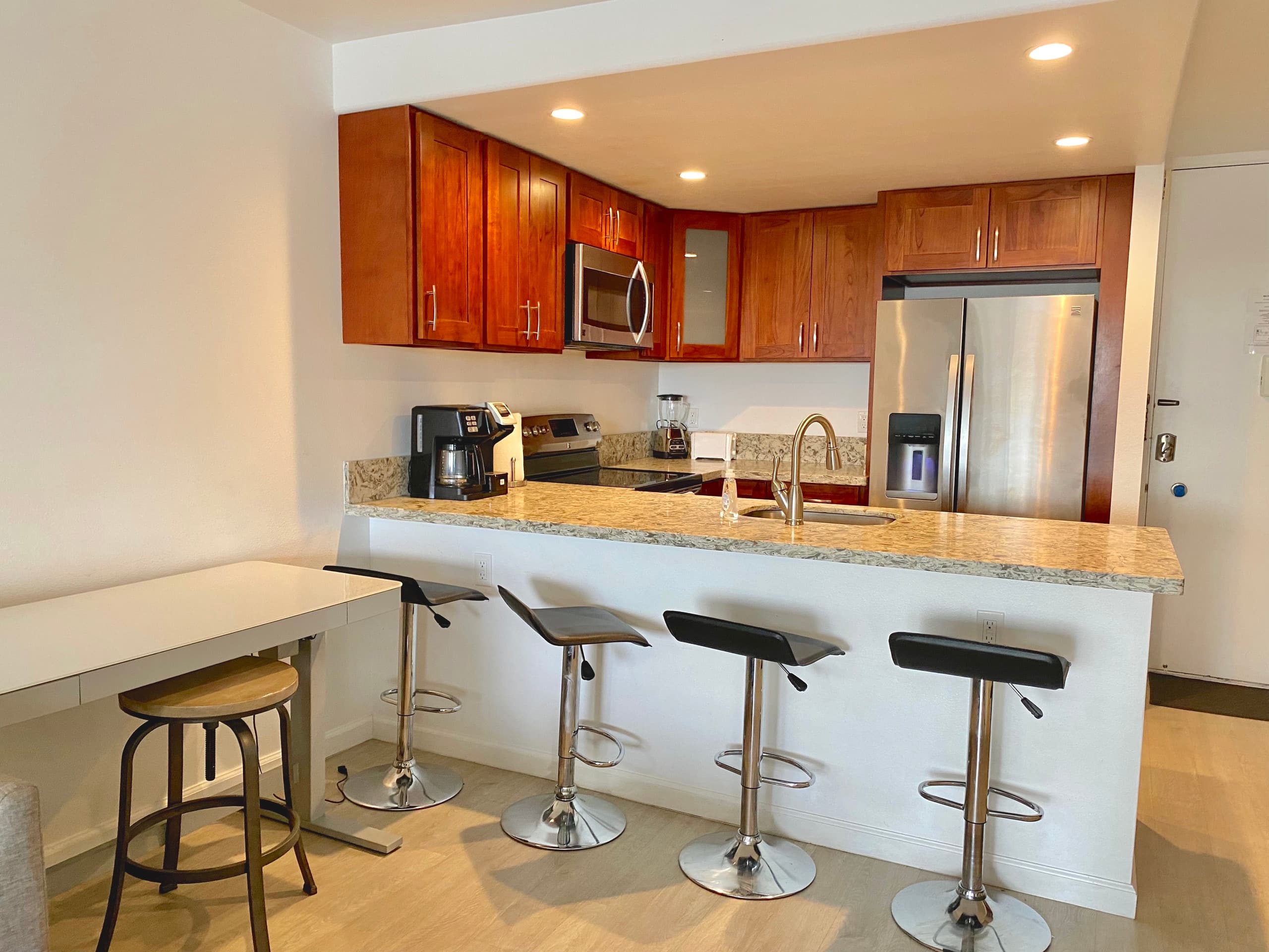 Condo in Honolulu · ★4.71 · 1 bedroom · 2 beds · 1 bath - Image 4