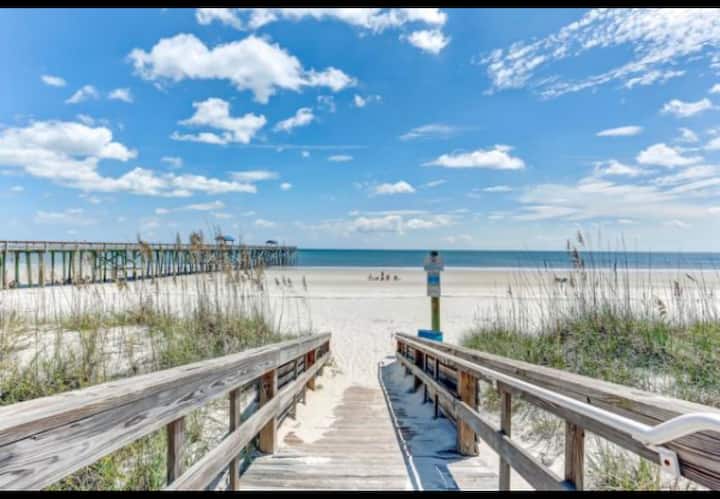 Charming Beach Home Sleeps 11 1 Mile To Beach - Fernandina Beach, FL
