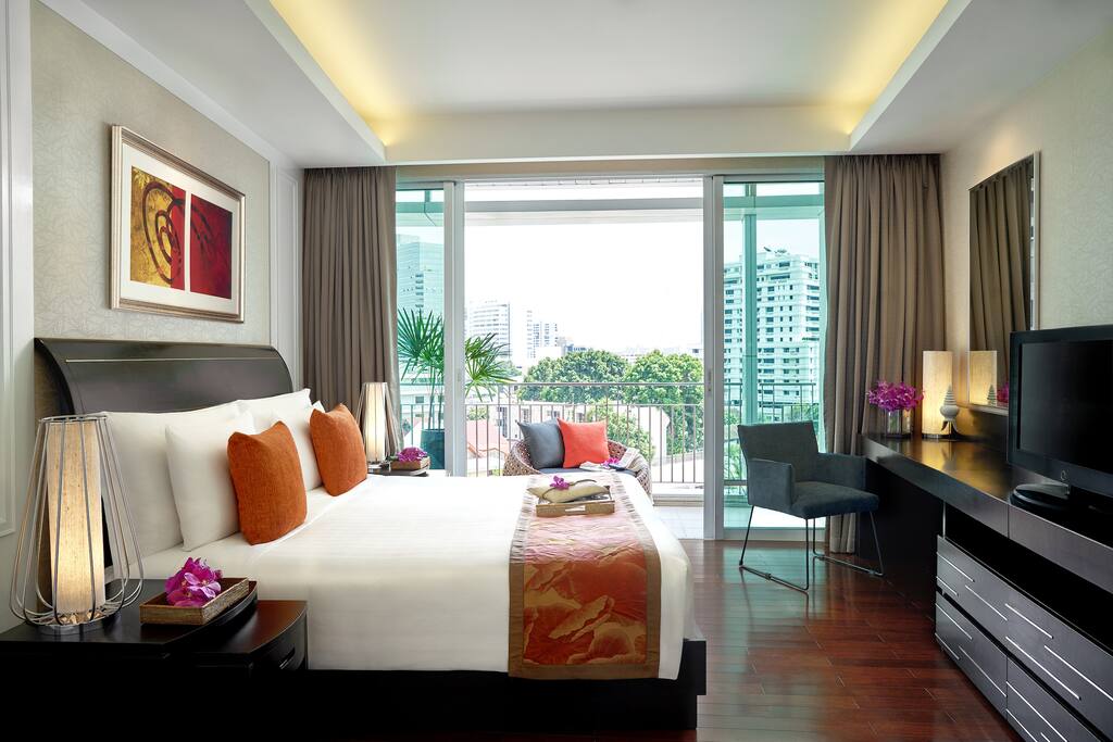 King bed bedroom