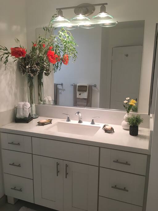 When you get out of the shower, this is where you'll get ready for your day. You see those towels in the mirror, those towels are actually soft. They're the towels you feel in the store and tell your friends "wait, you guys, feel these towels."