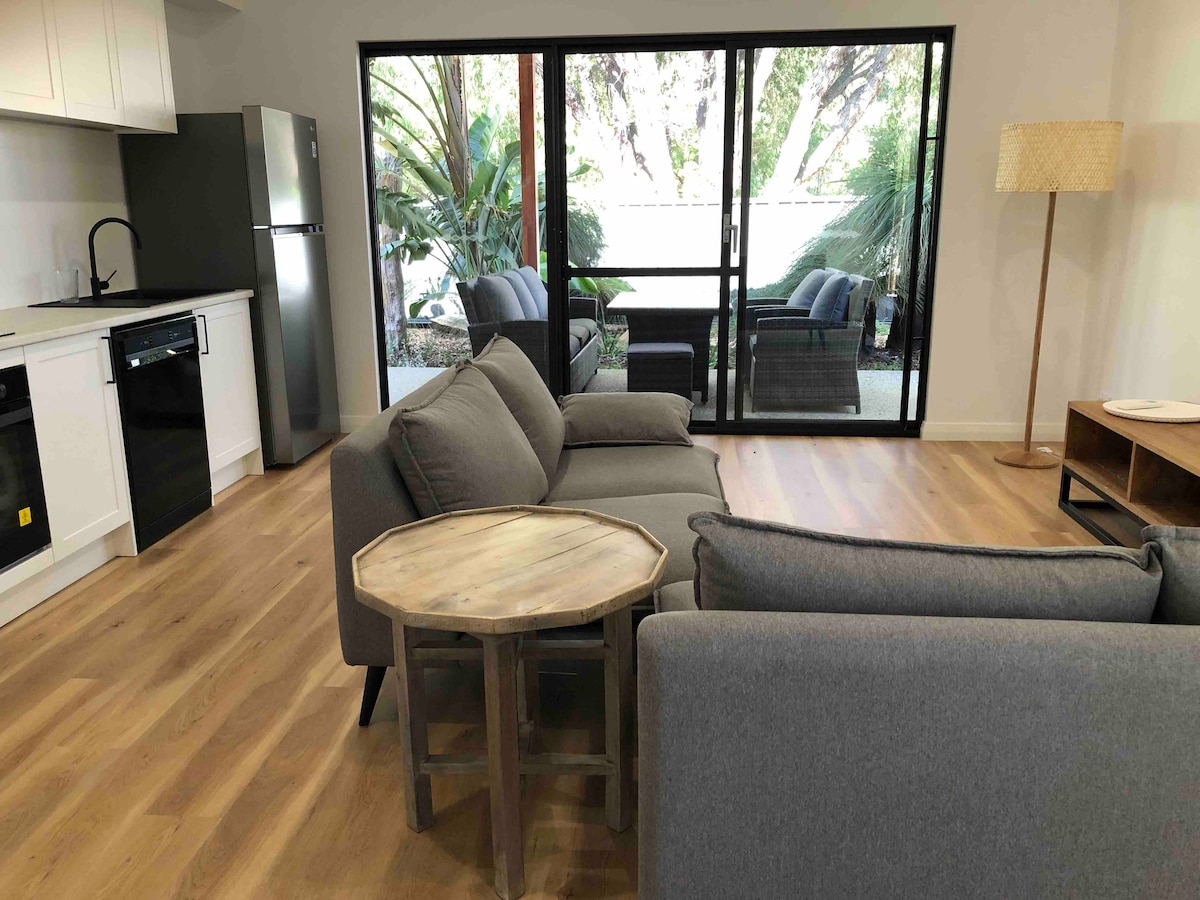 Popular Airbnb listing: Quedji Cottage Dunsborough - short walk to town. in City Of Busselton