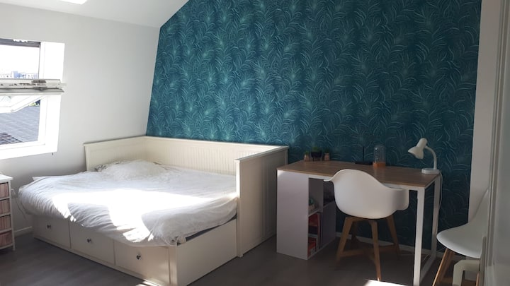 غرفة النوم 1، سرير 200 × 180
غربًا