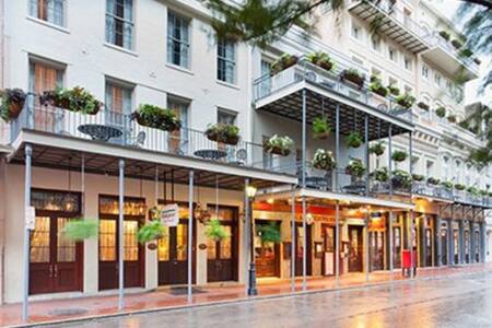 French Quarter with access to the whole city!