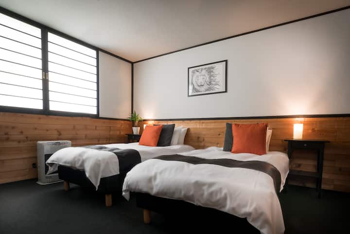 מושלם לשני בני זוג (חדר מוגדר עם שני רווקים)