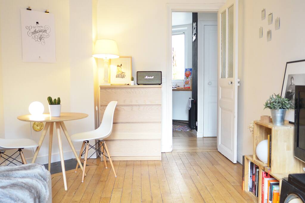 Cosy & bright living room