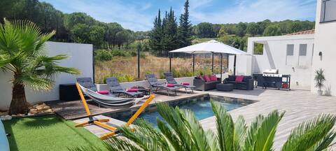 Beautiful villa jacuzzi private heated pool