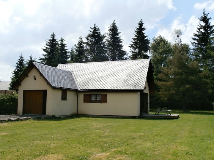 LARGE FRIENDLY CHALET AT THE EXIT OF THE VILLAGE