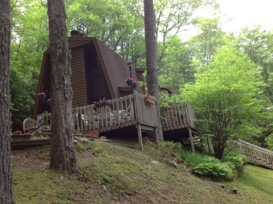 Lake Sequoyah Lodge - Outdoor Seating Grill Area Overlooking Lake