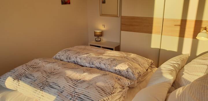 gemütliches Bett 160x200 cm 