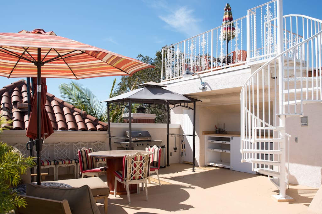 Rooftop Patio
With a observation deck above