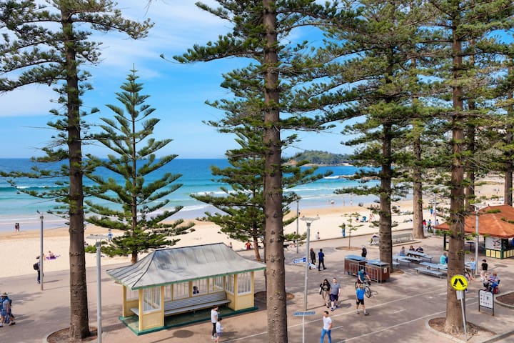 Spectacular Iconic Beach-Front Manly 3 B/R Apt