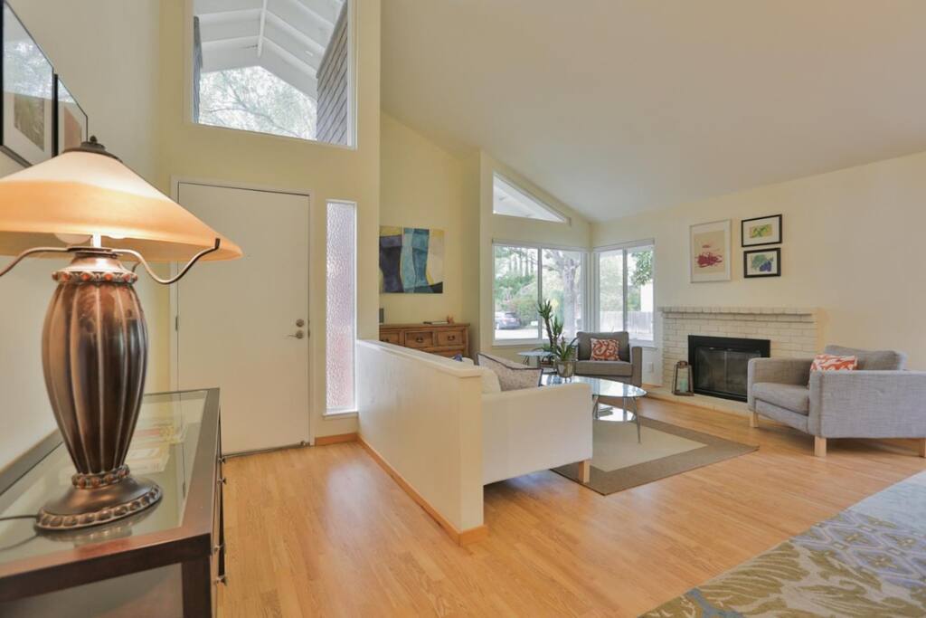 Entrance, living room with gas fire place, dining room