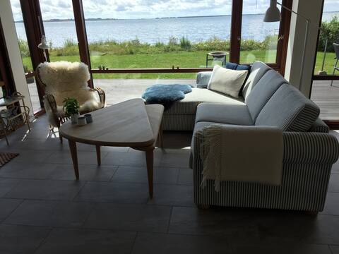 Top performing Airbnb: Cottage in the 1st row to the water in Kerteminde