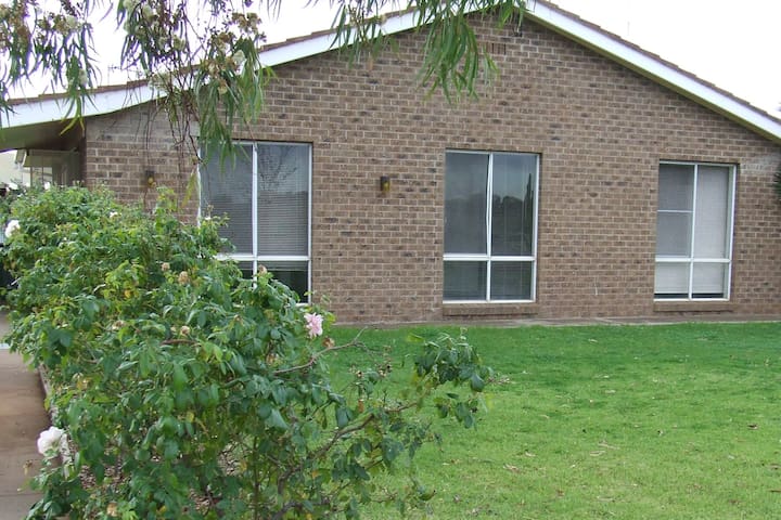 Airbnb Narromine Vacation Rentals Places To Stay New