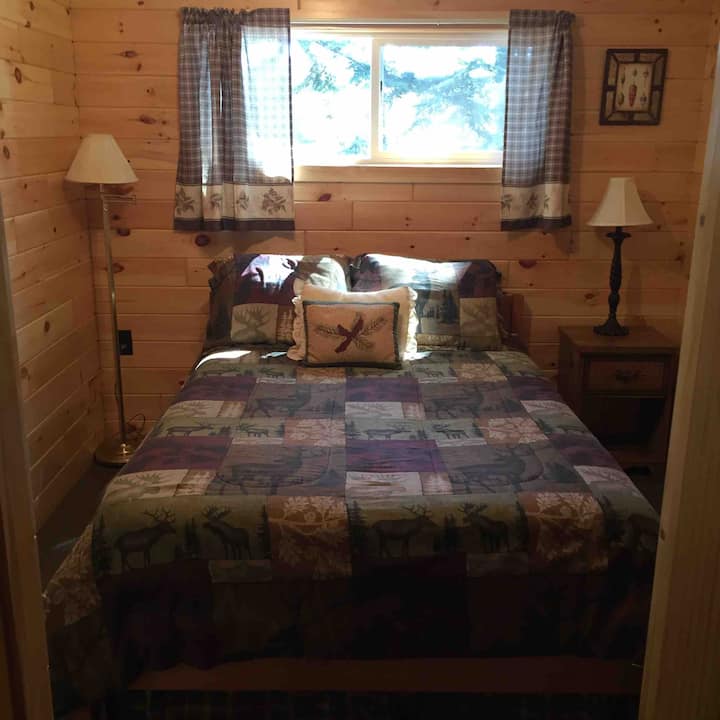 Spavaća soba s bračnim krevetom