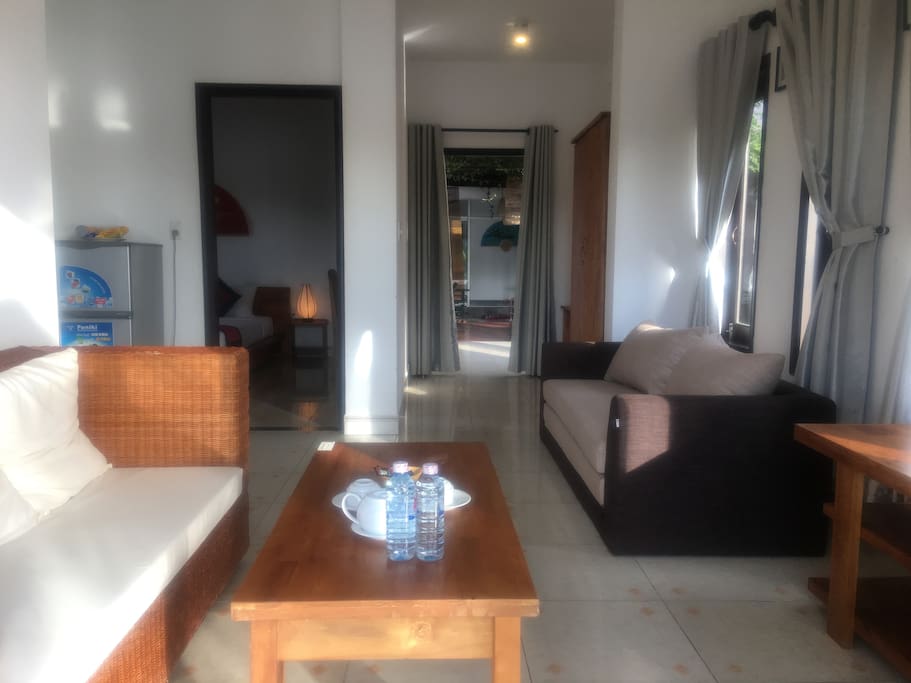 Sitting room, with cable TV