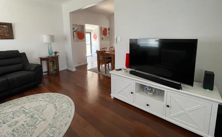 Entire Home Hosted By Edward. - Albany