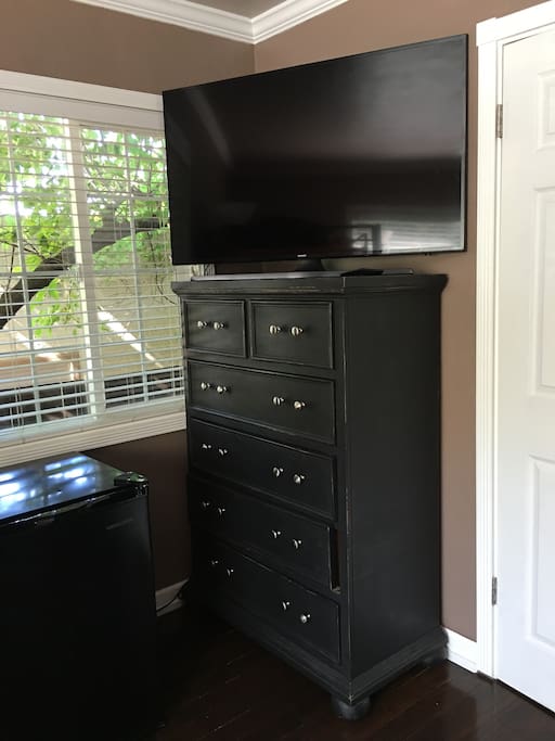 Sparkling Huge New Smart 4K TV & Drawers