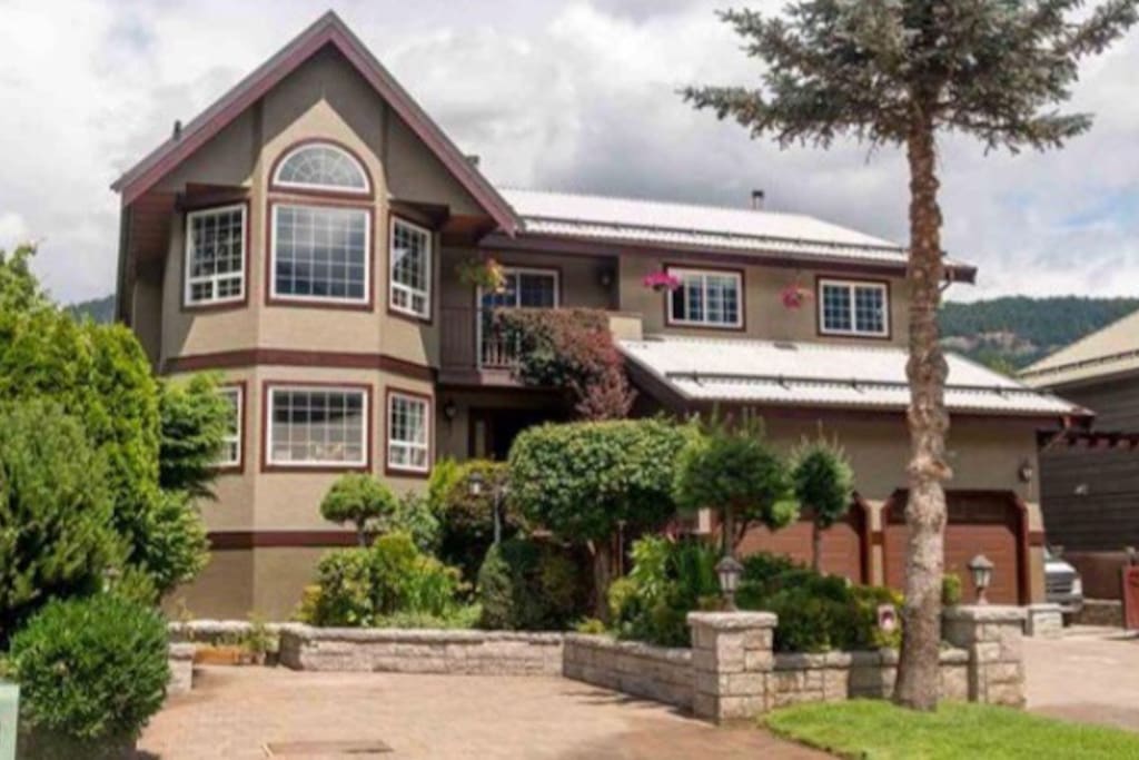 Separate driveway and entrance