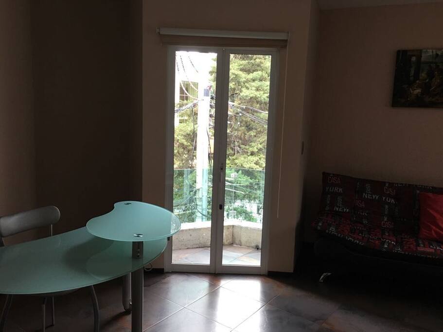Habitación exterior con balcón