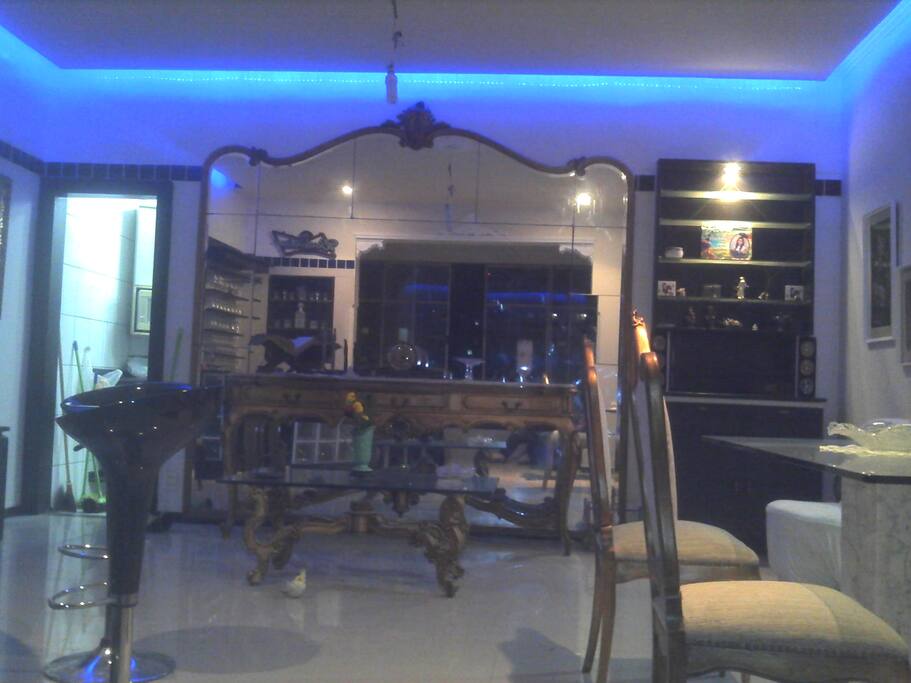 Sala detalhe do aparador e espelho Luiz XV