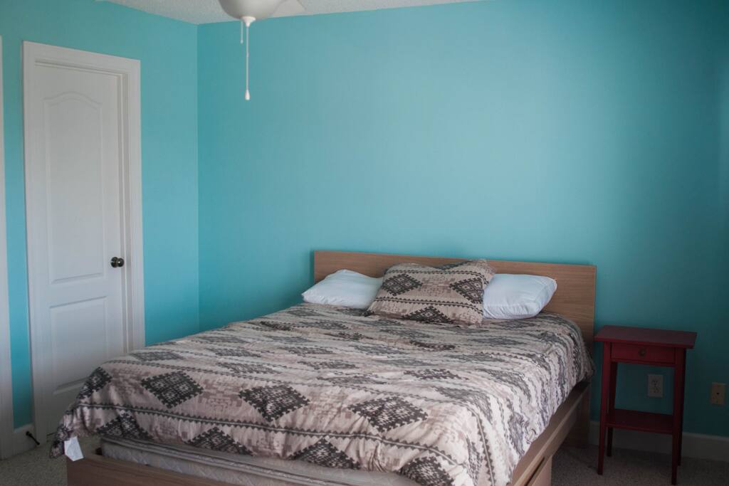 Spacious bedroom, large open walk-in closet