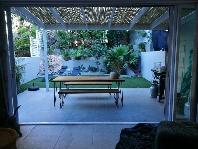 Stunning, secure townhouse on Atlantic seaboard gallery image 4